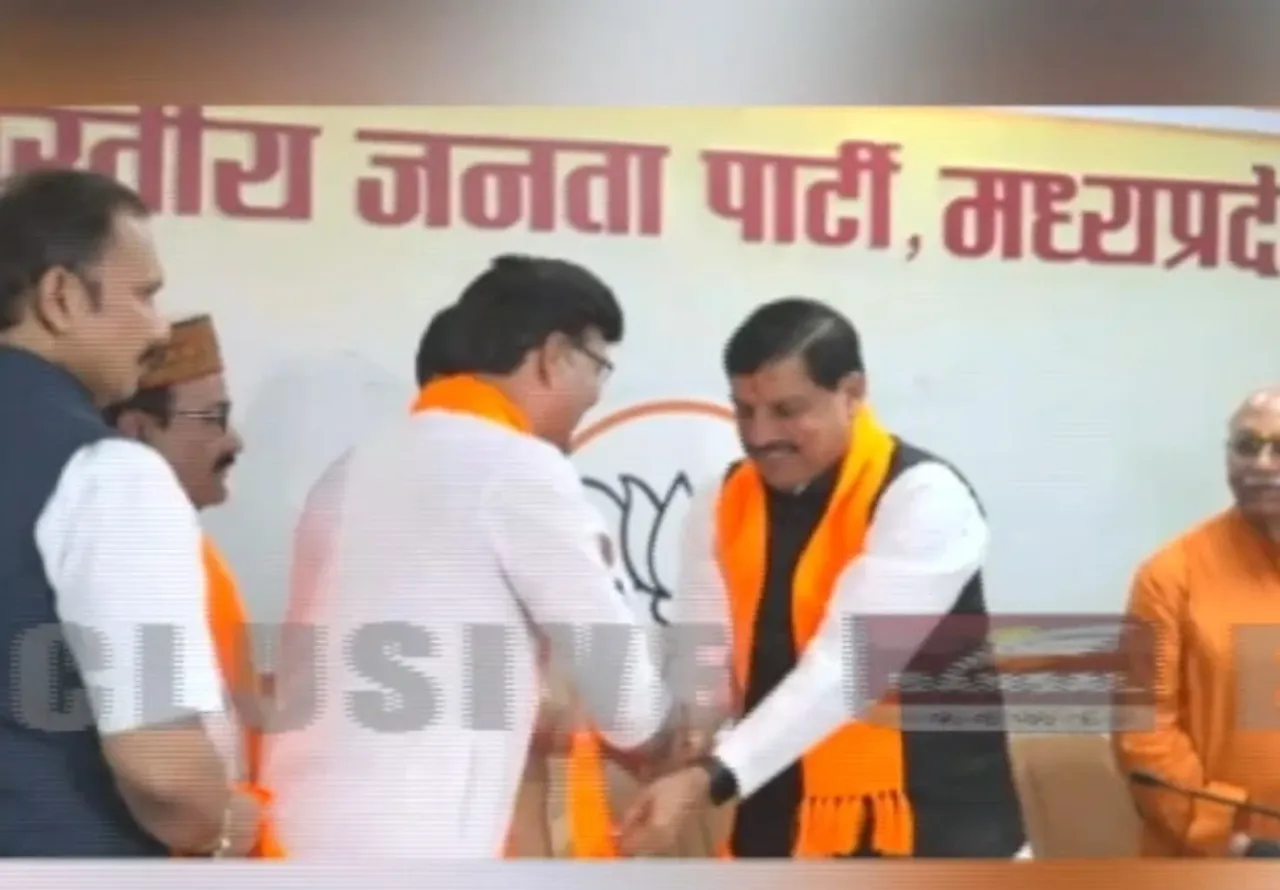 MP कांग्रेस को फिर बड़ा झटका: पूर्व विधायक हरिबल्लभ शुक्ला ने थामा BJP का हाथ, दतिया के 100 कार्यकर्ता भी शामिल