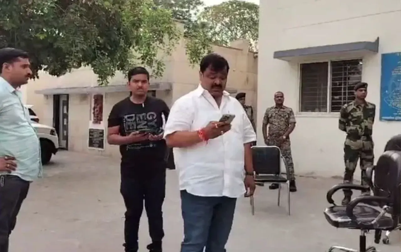 मुरैना में कांग्रेस प्रत्याशी सत्यपाल सिंह सिकरवार नजरबंद: बीजेपी कैंडिडेट शिवमंगल सिंह तोमर को भी फोन कर बुलाया