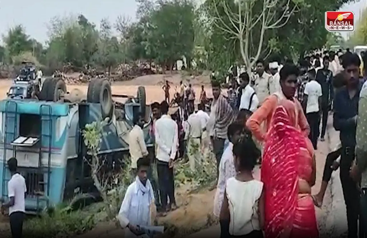 MP Baraat Bus Overturns: मध्य प्रदेश में बरातियों से भरी बस पलटी, मची अफरा-तफरी