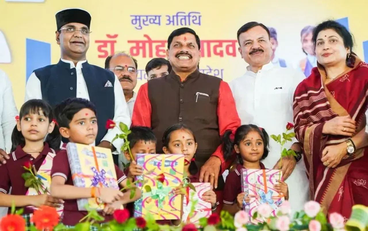 MP में खुले स्कूल: CM मोहन यादव ने तिलक लगाकर छात्रों का किया स्वागत, 3 दिन मनाया जाएगा ये उत्सव