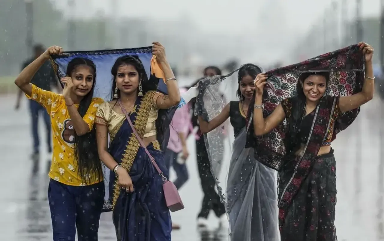 चिलचिलाती धूप के बीच आया मानसून: भोपाल-इंदौर समेत 27 जिलों में मानसून की एंट्री, रात तक कभी भी हो सकती है तेज बारिश