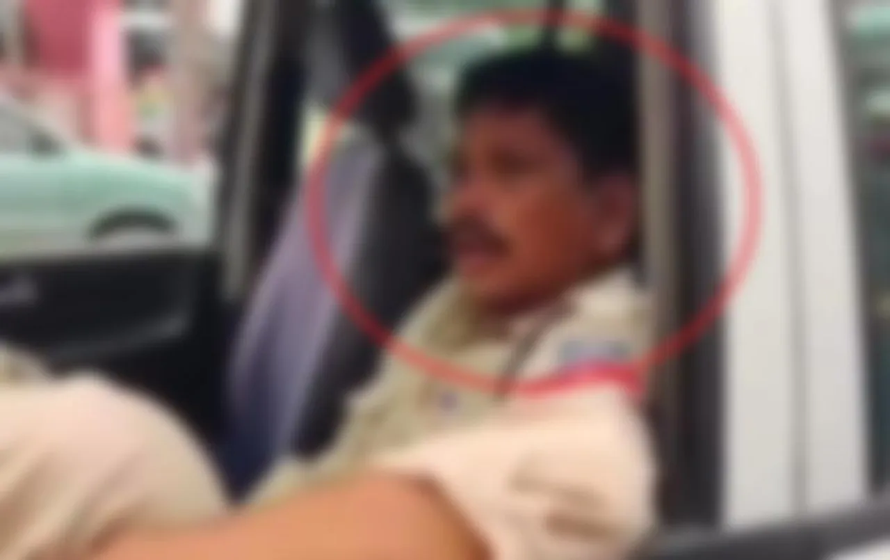 MP News: डायल 100 की गाड़ी में शराब के नशे में मिले प्रधान आरक्षक, वीडियो सोशल मीडिया पर वायरल