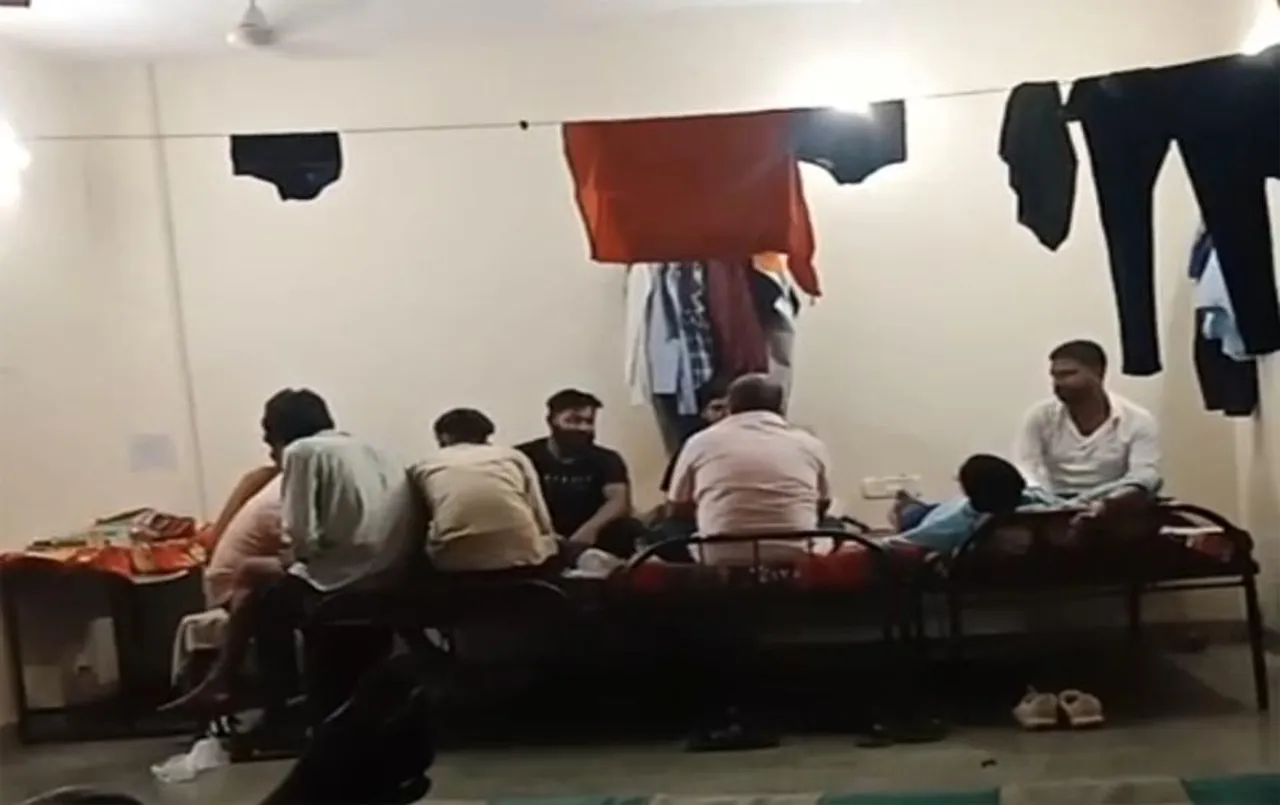 MP News: आदिवासी हॉस्टल में बीजेपी नेताओं की शराब पार्टी का वीडियो वायरल, छात्रावास अधीक्षक सस्पेंड