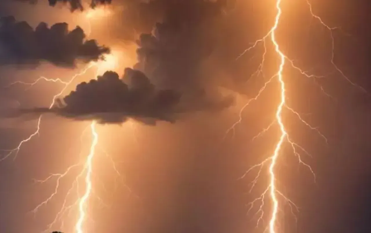 मई में टूटेगा रिकॉर्ड: MP के इन जिलों में आंधी-बारिश और ओले गिरने का अलर्ट, जानें अगले 4 दिन कैसा रहेगा मौसम