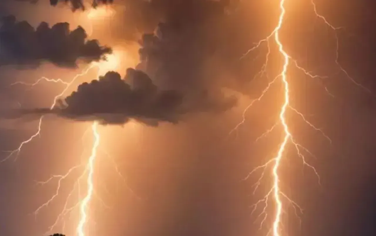 MP में टेम्प्रेचर 42 डिग्री पार: प्रदेश के कई जिलों में आंधी के साथ बारिश, जानें अगले 3 दिन कैसा रहेगा मौसम