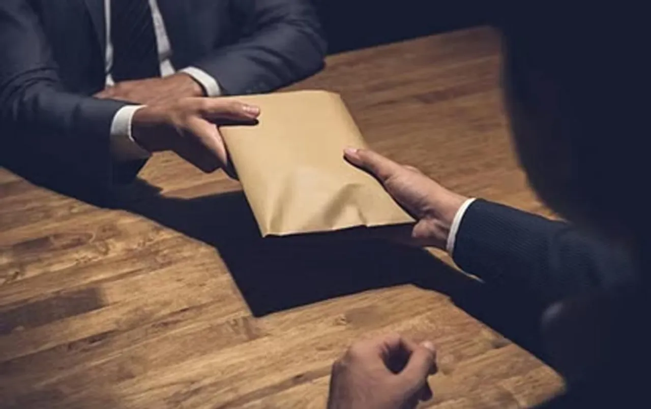 MP News: उज्जैन और जबलपुर लोकायुक्त की बड़ी कार्रवाई, होमगार्ड और सरपंच को रंगे हाथों दबोचा