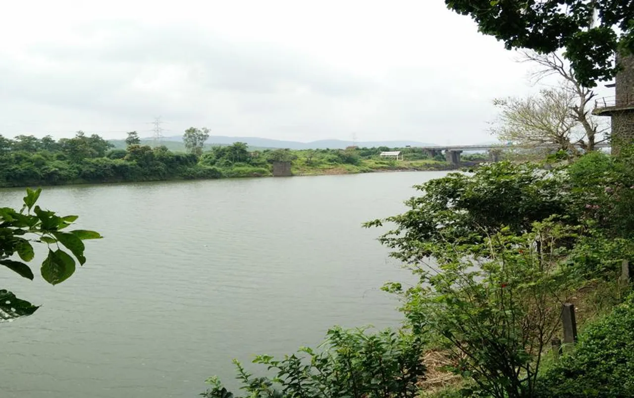 Maharashtra Boat Capsized: 20 श्रमिकों को ले जा रही नौका नदी में पलटी, अब तक 18 श्रमिकों को बचाया