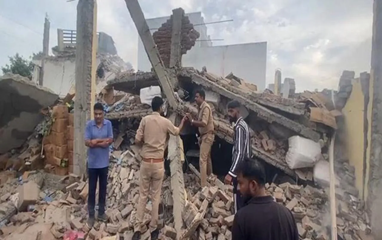 Meerut Explosion: साबुन बनाने की फैक्ट्री में हुआ बड़ा धमाका, सीएम योगी ने शोक संवेदनाएं की व्यक्त