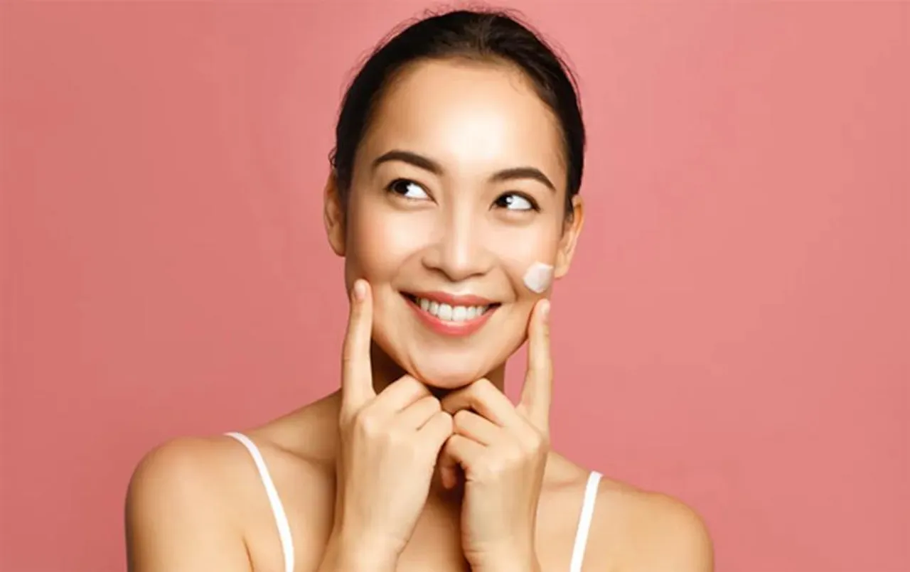 Morning Skin Care Routine:  रोज सुबह चेहरे पर लगाएं ये 4 चीज़ें, चेहरा दिखेगा फ्रेश और चमकदार