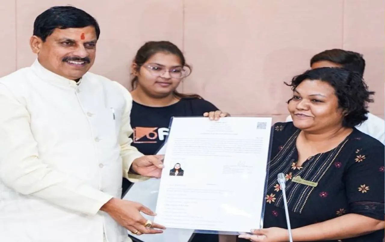 CAA के तहत 3 लोगों को दी भारत की नागरिकता: बांग्लादेश और पाकिस्तान से भोपाल आए लोगों को  मिला सर्टिफिकेट