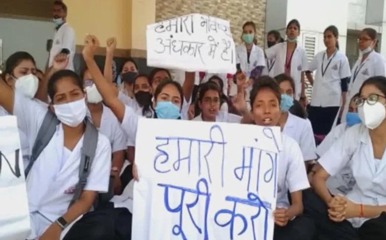 नर्सिंग कॉलेज घोटाले मामले में एक्शन: कॉलेजों के निरीक्षण में गड़बड़ी को लेकर 6 अधिकारियों पर होगी कार्रवाई