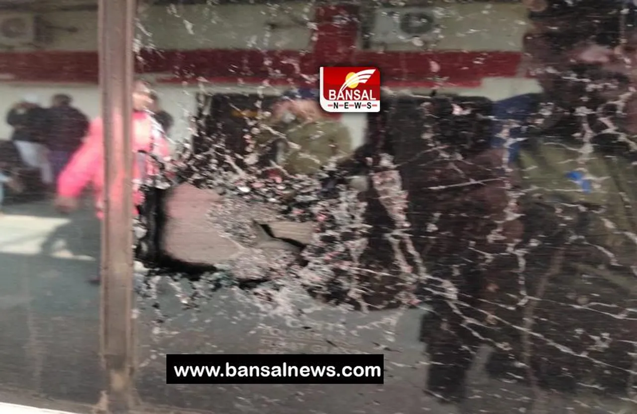 Vande Bharat Stone Pelting: दिल्ली से देहरादून जा रही वंदे भारत पर पत्थरबाजी, ट्रेन के शीशों पर आई खरोंचे