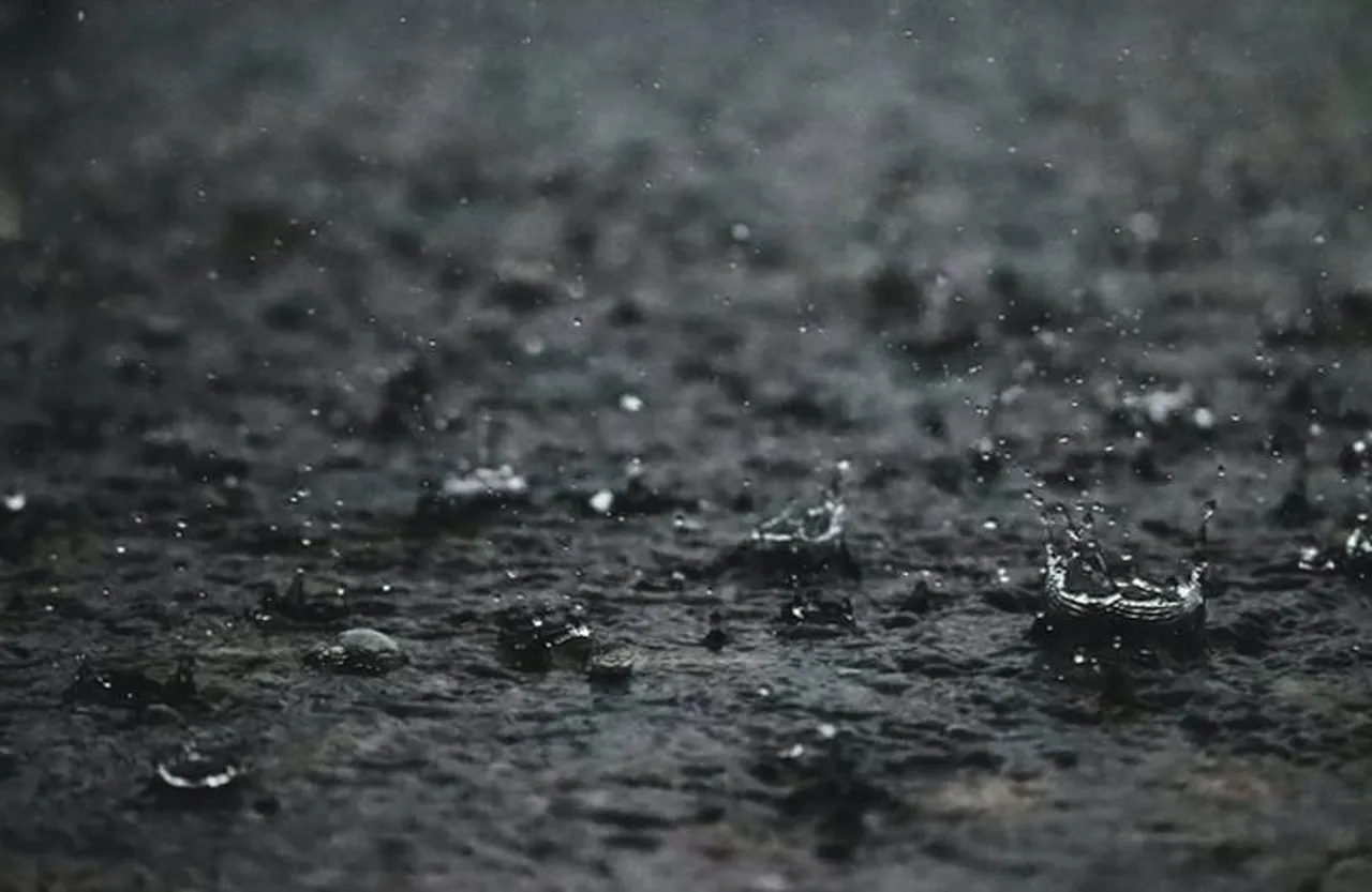 Heavy Rain Alert: अगले 24 घंटे 17 राज्यों में भारी बारिश का अलर्ट ! असम में बाढ़ का कहर, जानें अपडेट