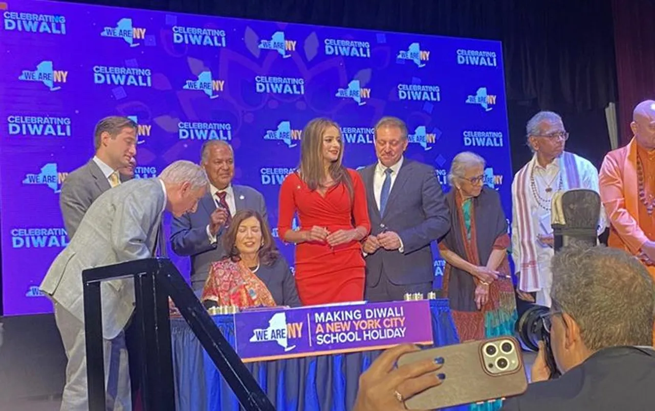 New York Diwali Holiday: अब दिवाली पर न्यूयॉर्क के स्कूलों में भी रहेगी छुट्टी, गवर्नर ने की घोषणा