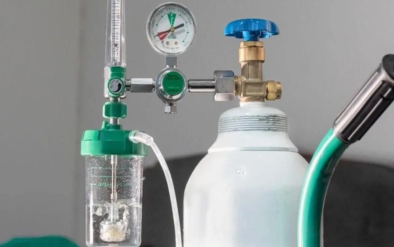 MP News: अस्पतालों में सप्लाई हो रही ऑक्सीजन अशुद्ध! ड्रग इंस्पेक्टरों को नहीं पता जांच का तरीका