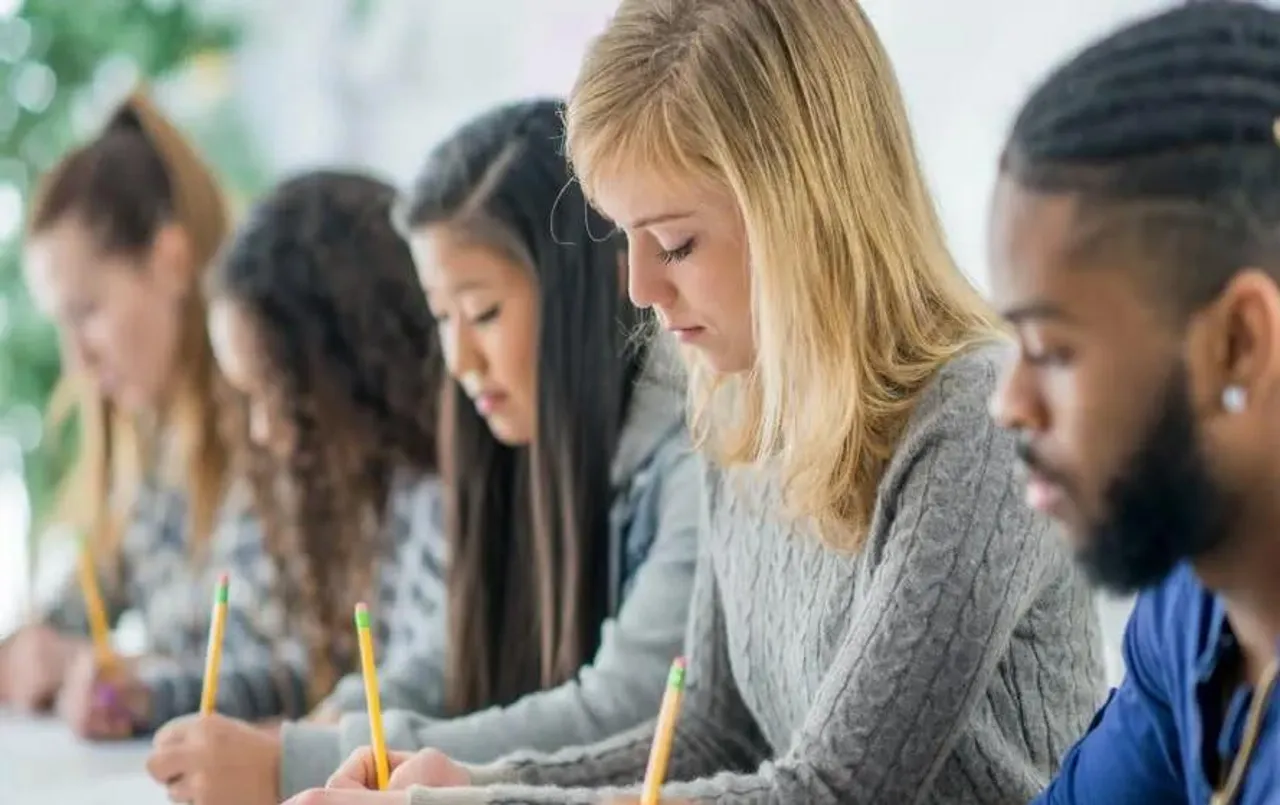 PCS Exam Preparation: पीसीएस परीक्षा की कर रहे हैं तैयारी तो अपनाएं ये 3 टिप्स, मिलेगी सफलता