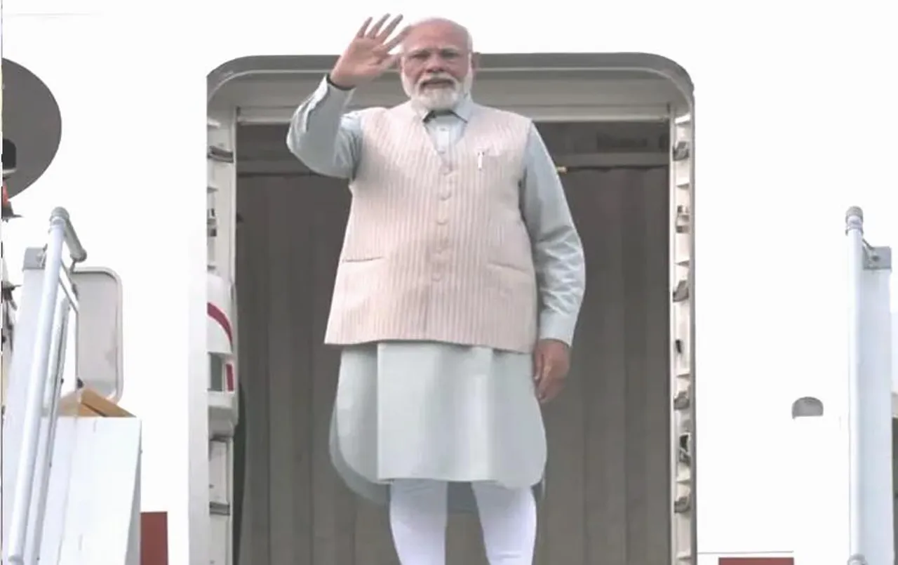 BRICS: पीएम मोदी दक्षिण अफ्रीका के लिए रवाना, 15वें ब्रिक्स शिखर सम्मेलन में लेंगे भाग