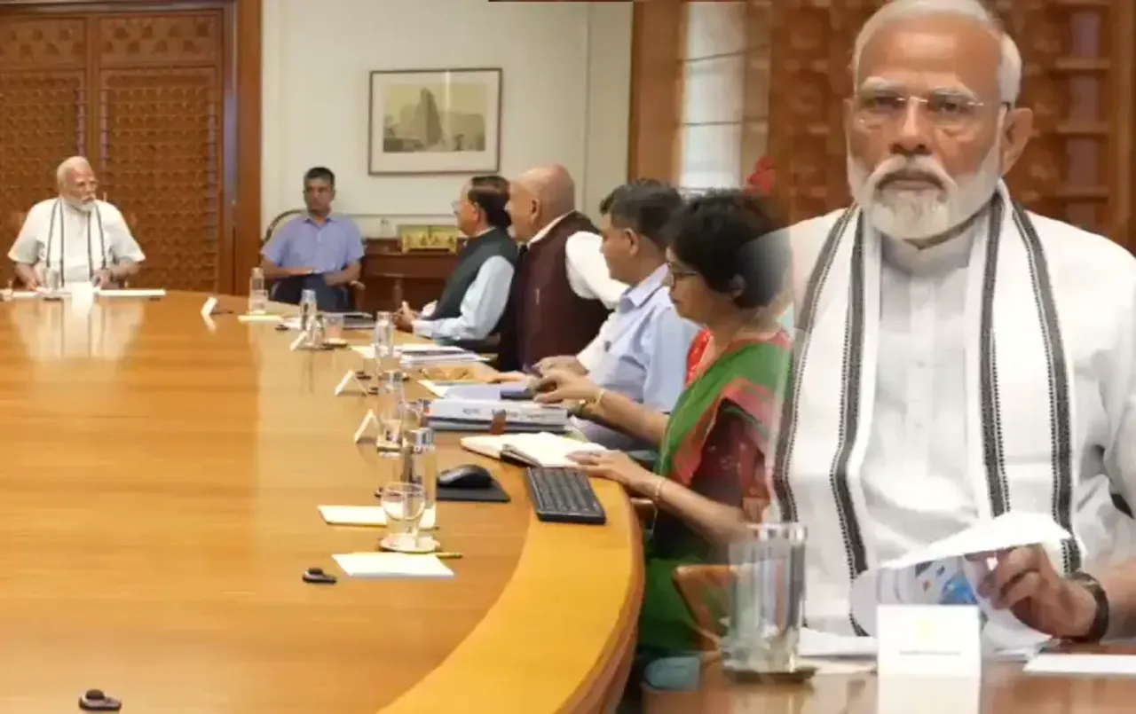 PM Modi Meeting: PM मोदी ने की अधिकारियों के साथ समीक्षा बैठक, चक्रवात को लेकर की चर्चा