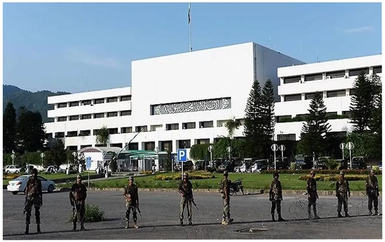 Pakistan News: पाकिस्तान की संसद में पड़ी 'डकैती', सांसदों-पत्रकारों के सामान हुए चोरी, स्पीकर ने दिए जांच के आदेश