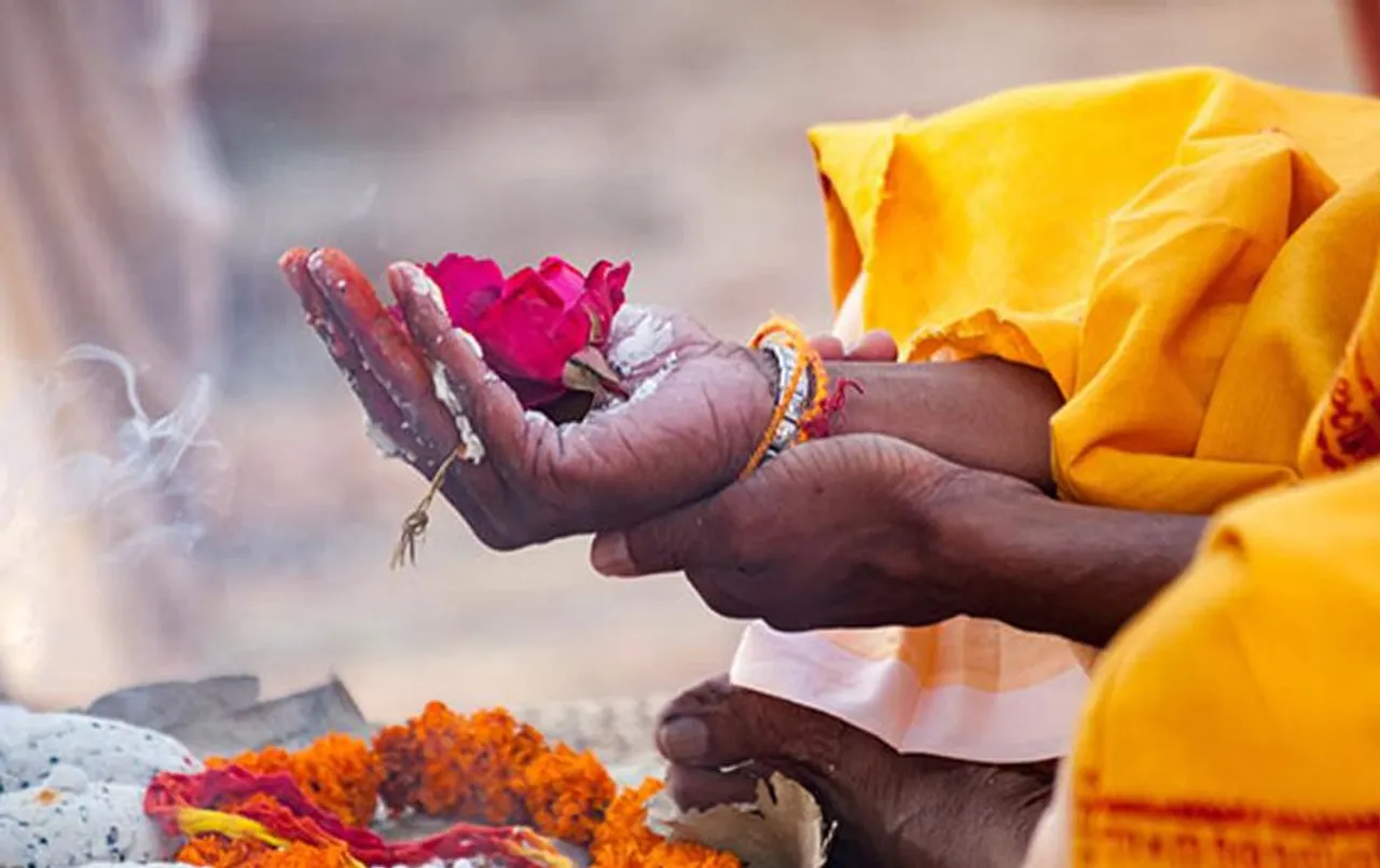 Pitru Paksha 2023: ये संकेत बताते हैं कि आप पितृ दोष से हैं पीड़ित, जानें दूर करने के उपाय