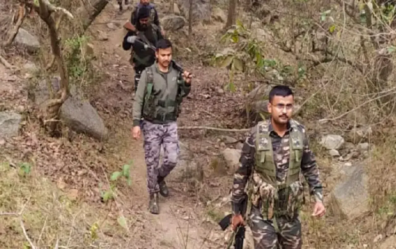 CG Naxalite Encounter: सुरक्षाबलों को मिली बड़ी सफलता; पुलिस के साथ मुठभेड़ में 7 नक्सली ढेर, कई माओवादी गिरफ्तार