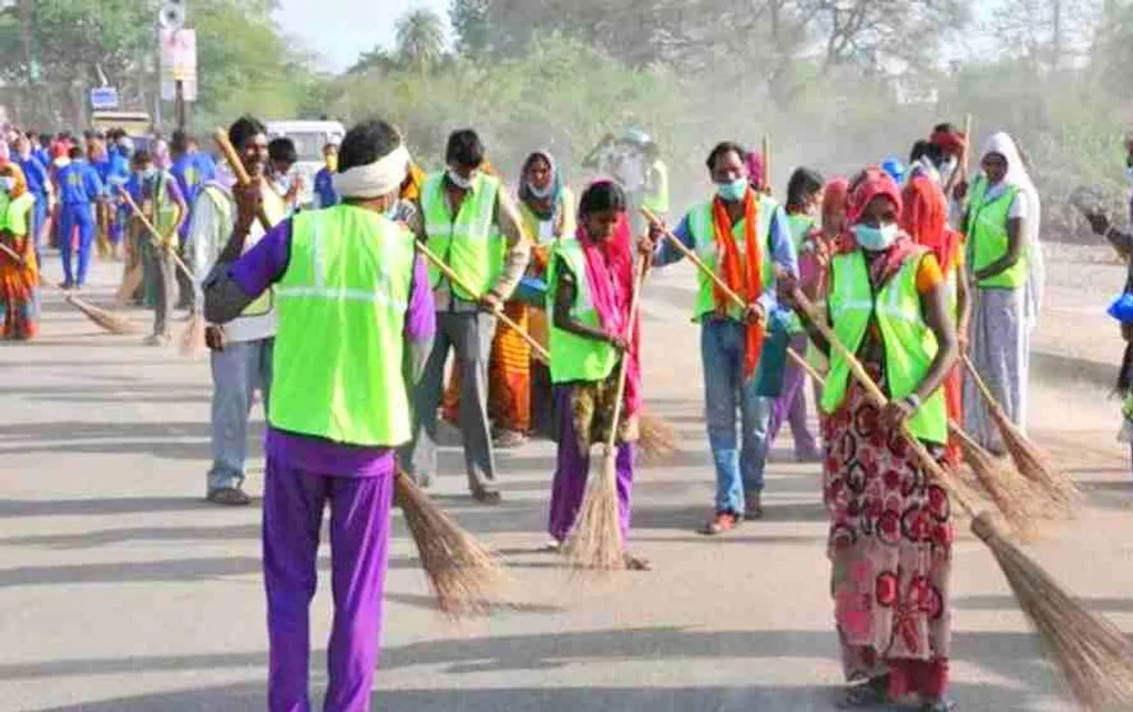 Haryana DA Increment: हरियाणा में सफाई कर्मचारियों को दीवाली का तोहफा, मासिक वेतन में कर दी बढ़ोतरी