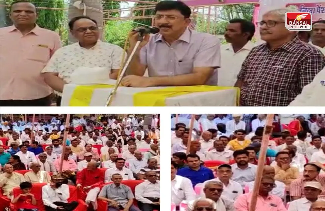 Shajapur Pensioners News: सेवानिवृत्त कर्मचारियों का स्वागत और अभिनंदन, शाजापुर कलेक्टर ने की यह अपील