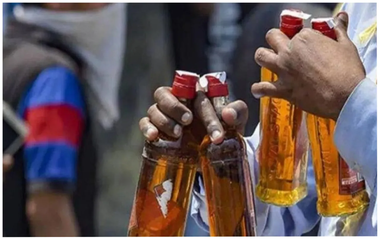 Poisonous Liquor: तमिलनाडु में जहरीली शराब पीने से 29 लोगों की मौत, कलेक्टर का ट्रांसफर, एसपी को किया सस्पेंड