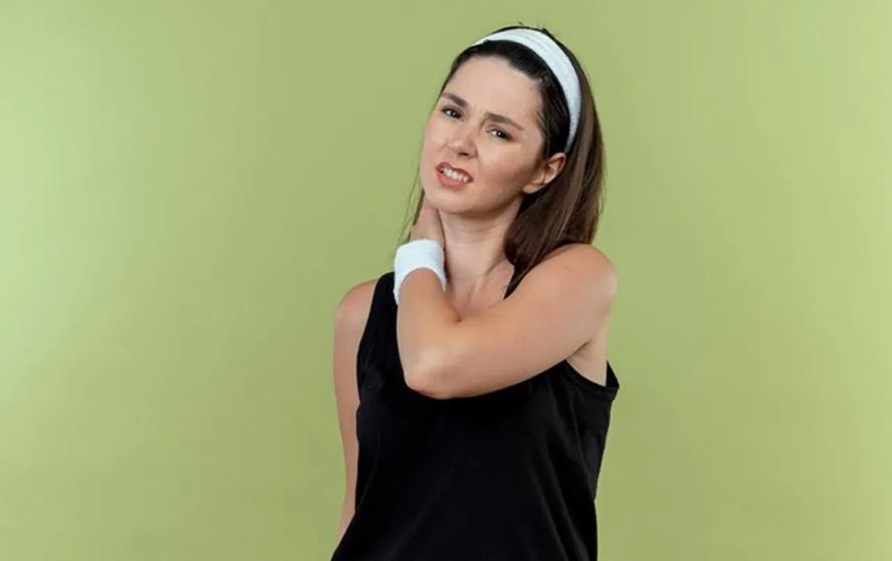 Tech Neck Exercises: ज्यादा मोबाइल देखने से हो गई है टेक नेक की समस्‍या, इन 3 एक्सरसाइज से पाएंगे आराम