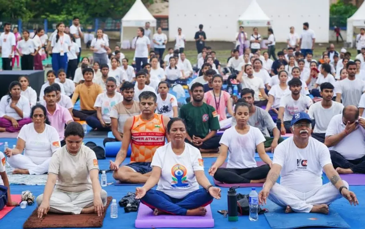 ToneOp Yogshala: अंतरराष्ट्रीय योग दिवस पर टोनअप योगशाला में बना रिकॉर्ड, एक साथ 1960 लोगों ने किया सूर्य नमस्कार