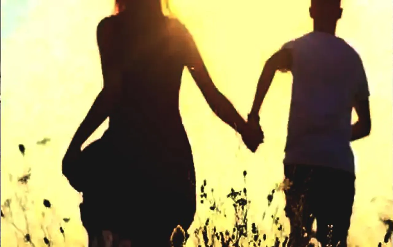 मां ने इलाज के लिए रखे थे 50 हजार रुपये, बेटी कैश और जेवरात लेकर प्रेमी के साथ हुई फरार, जानें पूरा मामला