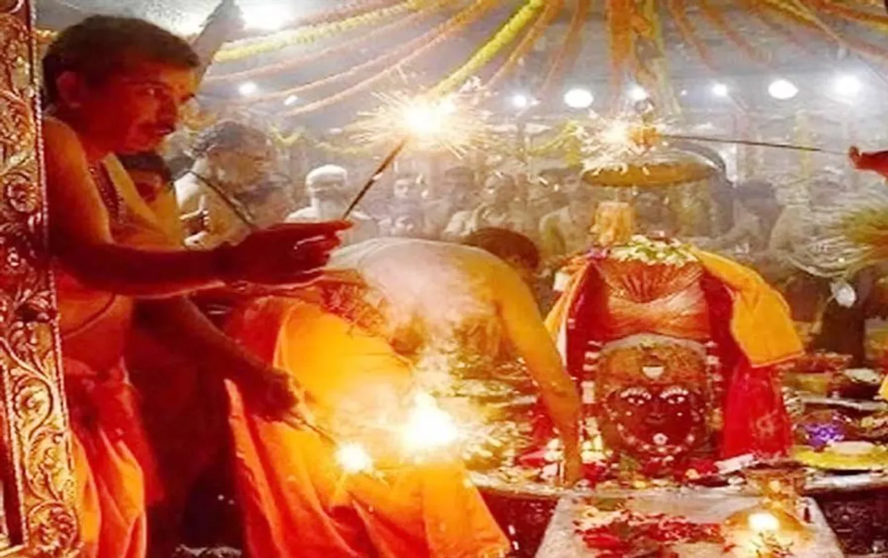 Ujjain Mahakal Diwali 2023: महाकाल के आंगन में दिवाली की शुरुआत, धनतेरस पर हुई विशेष पूजन-अर्चना