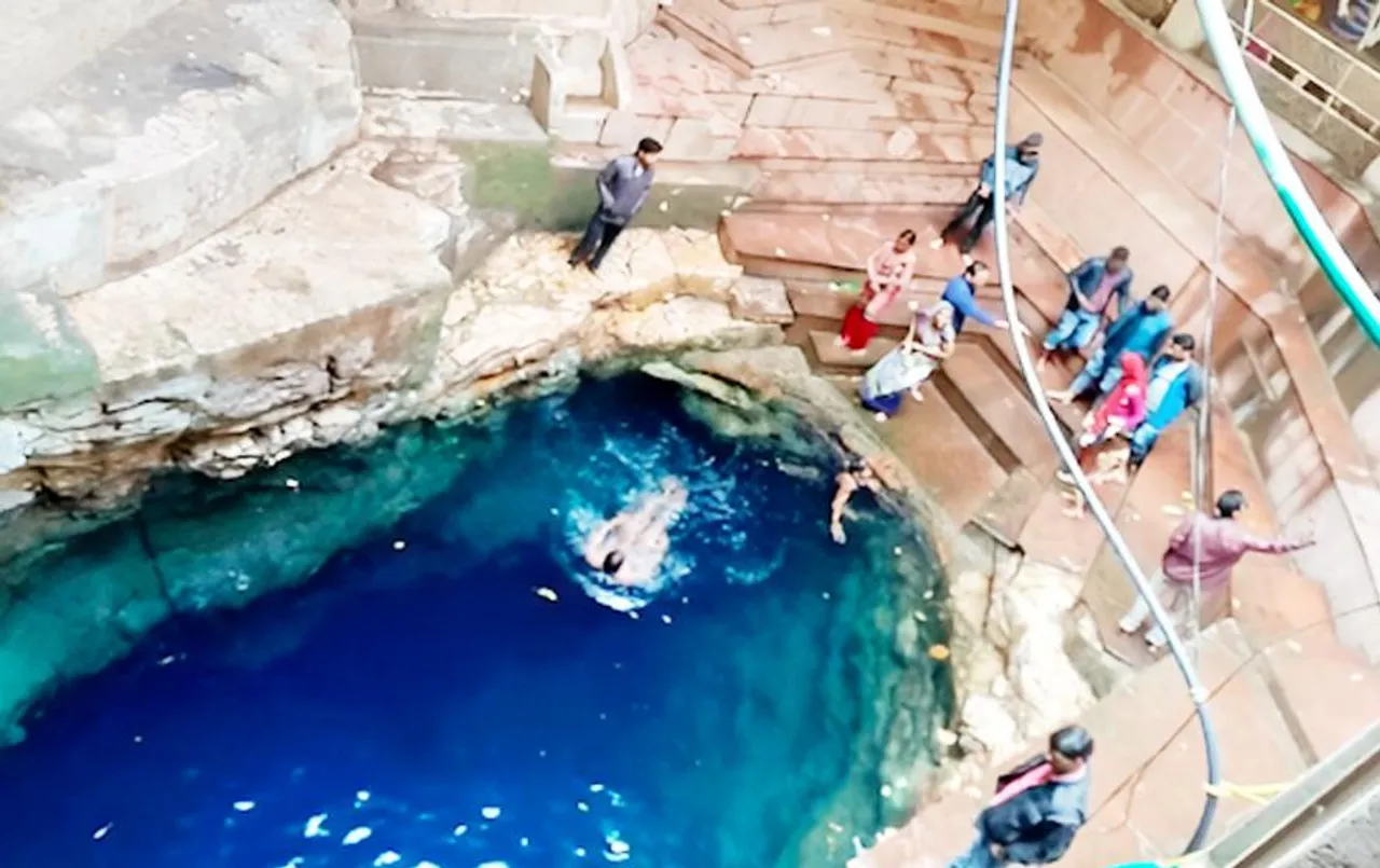 Bhimkund Chhatarpur: मप्र का चमत्‍कारी कुंड, तीन बूंद पानी से मिट जाती है प्‍यास! गहराई बनी रहस्‍य