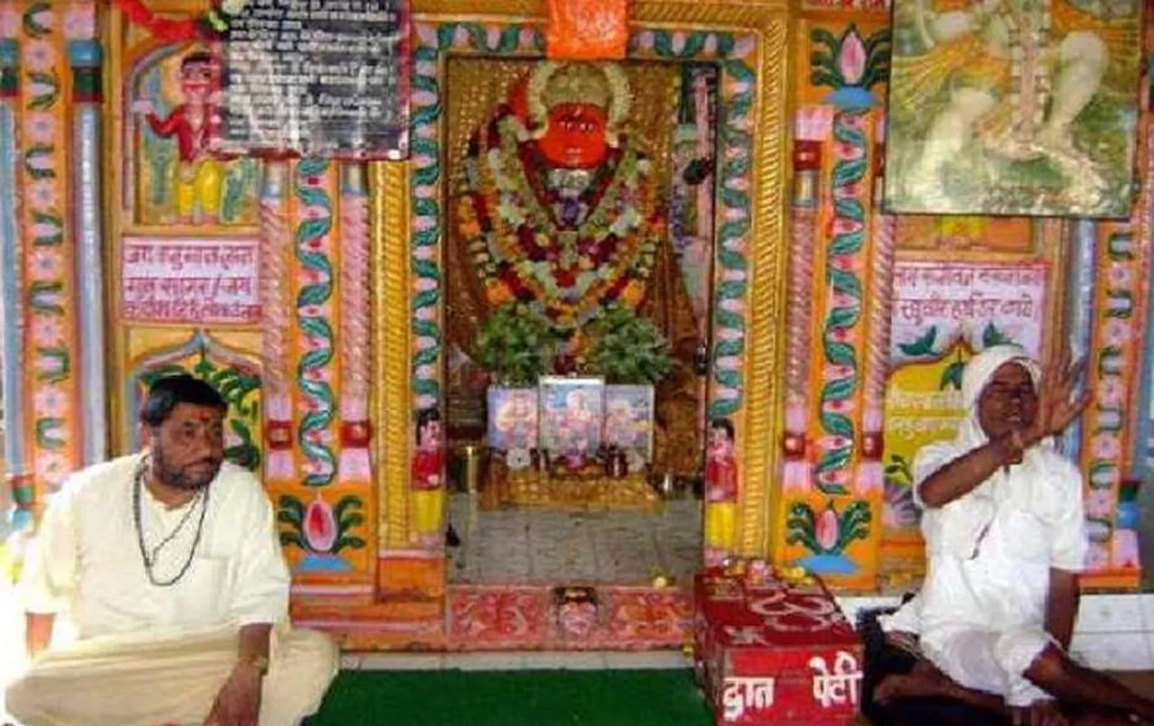 Mohas Hanuman Mandir: मप्र के इस मंदिर में बूटी चबाते ही जुड़ जाती है टूटी हड्डी, चमत्‍कार या कुछ और...जानें पूरा रहस्‍य