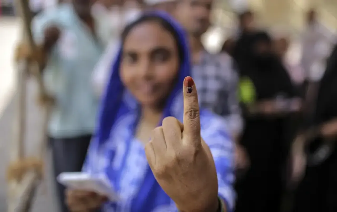 खत्म नहीं हुई वोटिंग: इस राज्य के दो बूथों पर मतदान जारी, आखिर चुनाव आयोग ने क्यों लिया रीपोलिंग कराने का फैसला?