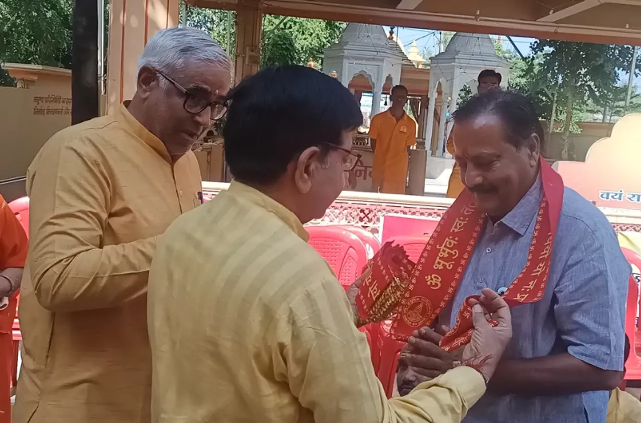 MP Shajapur News: गायत्री शक्तिपीठ पर जनप्रतिनिधियों का किया गया सम्मान