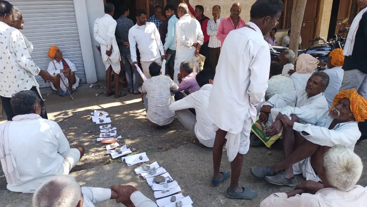 MP SHAJAPUR NEWS: रबी सीजन में डीएपी व यूरिया के लिए लंबी लाइन, खाद की मांग ज्यादा, आपूर्ति कम