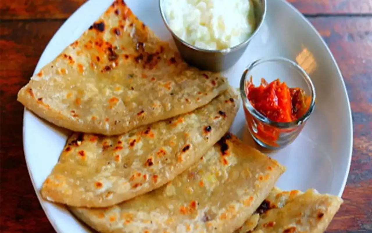Winter Special Aaloo Paratha: सर्दियों में खाएं गरमागरम आलू के पराठे, यहां जानें इसे बनाने की आसान विधि
