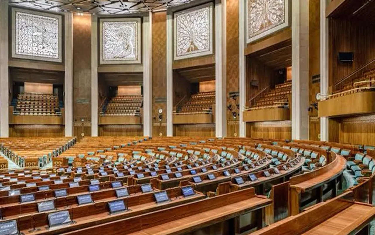 Women Reservation Bill: नए संसद भवन में आज पहला दिन, लोकसभा में महिला आरक्षण बिल पेश