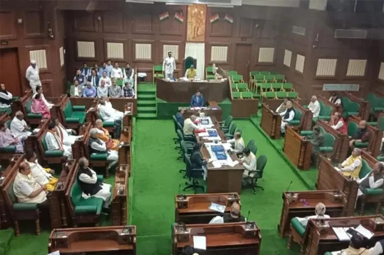 chhattisgarh news: विधानसभा मानसून सत्र के तीसरे दिन, विपक्ष ने इन मुद्दों को सदम में उठाया