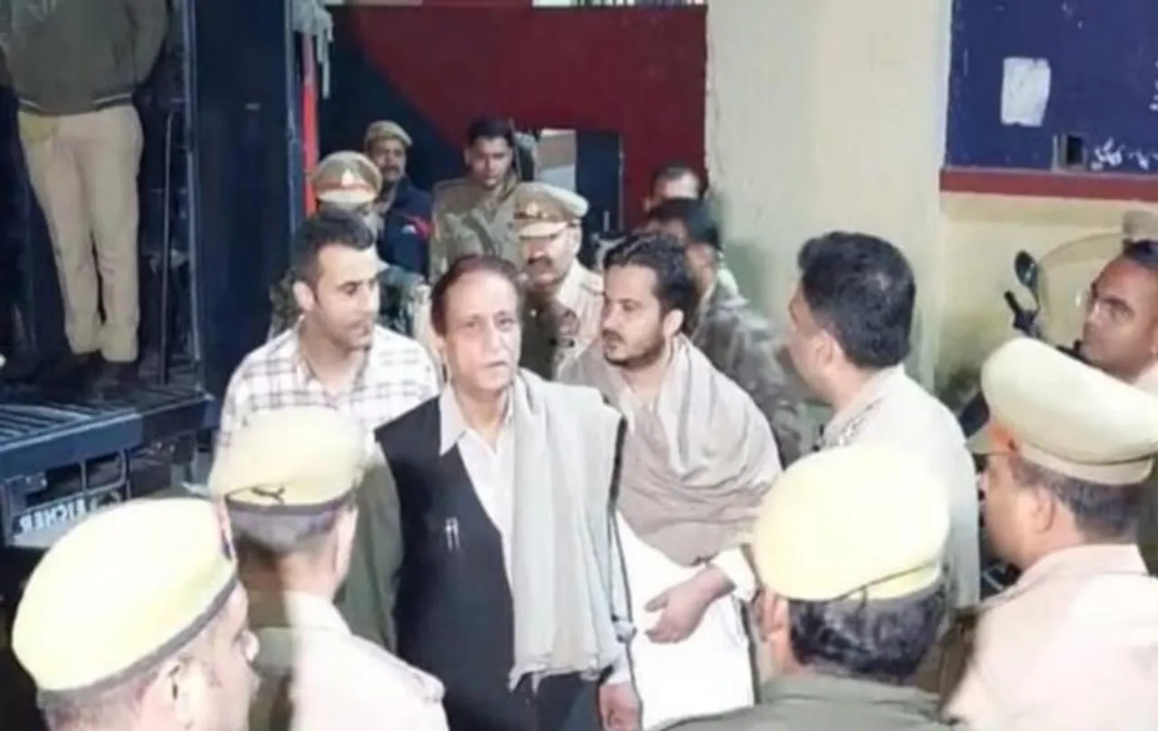 Azam Khan News: रामपुर जेल से हरदोई जेल पहुंचे अब्दुल्‍ला, सीतापुर जाएंगे आजम खां, सात-सात वर्ष की म‍िली है सजा