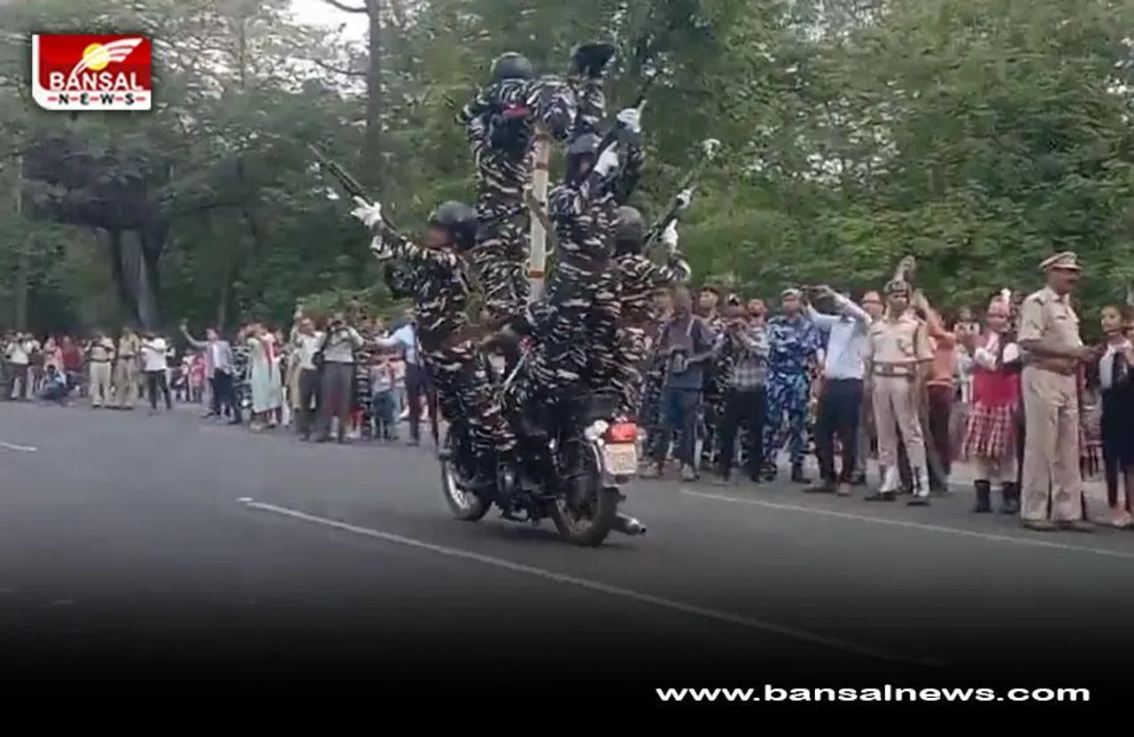 Bhopal News : सीआरपीएफ की महिला बाइकर्स ने किया बाइक स्टंट, देखने वालों की लगी भीड़