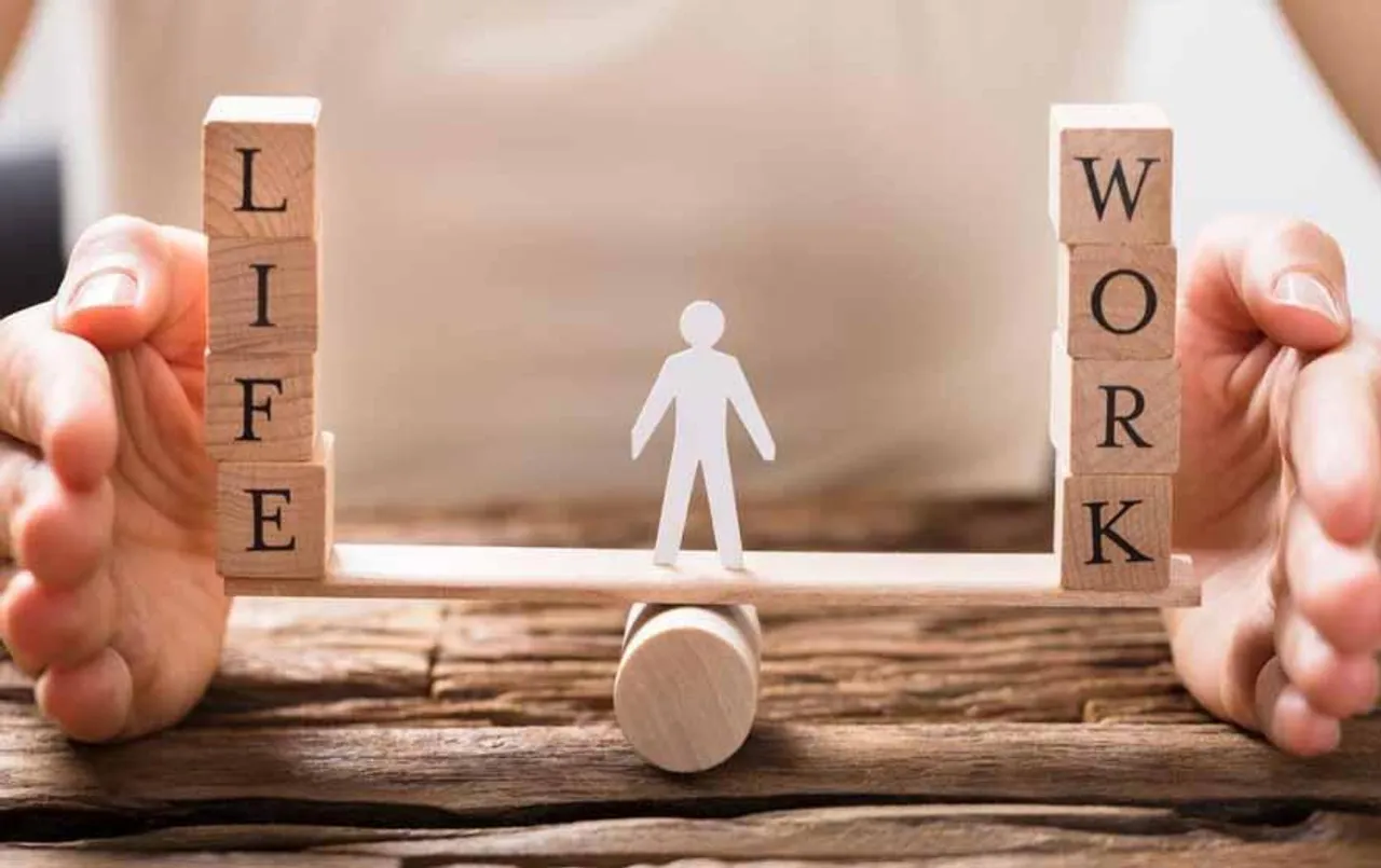 Career Tips: अपने व्यक्तिगत और व्यावसायिक जीवन को संतुलित करने के 5 टिप्स, जीवन करें आसान