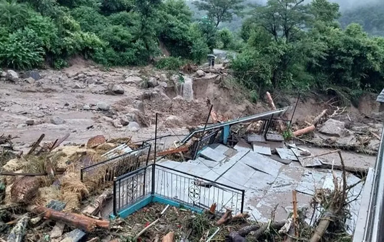 Solan Cloudburst: हिमाचल प्रदेश के सोलन में फटा बादल, रेस्क्यू ऑपरेशन जारी