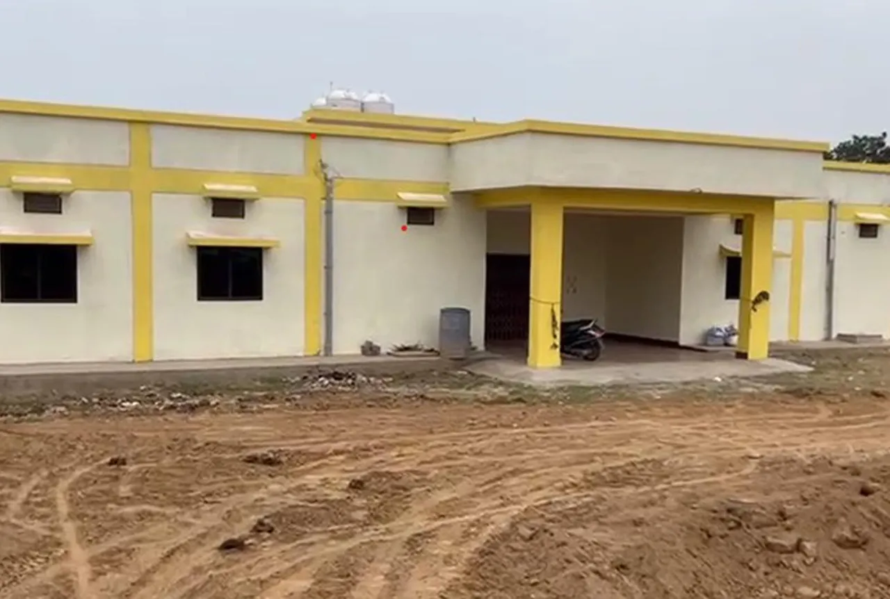 Kawardha News: पीडब्ल्यूडी विभाग की बड़ी लापरवाही, निर्माणाधीन आवास की बिना हैंडओवर लिए करा दी पूजा