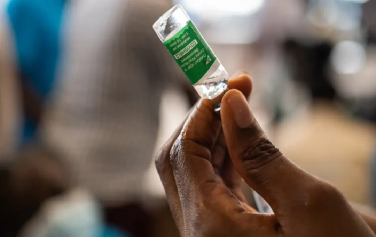 Covishield Vaccine: कोविशील्ड के साइड इफेक्ट्स पर सुप्रीम कोर्ट में याचिका दायर, याचिका में ये रहीं मांगे