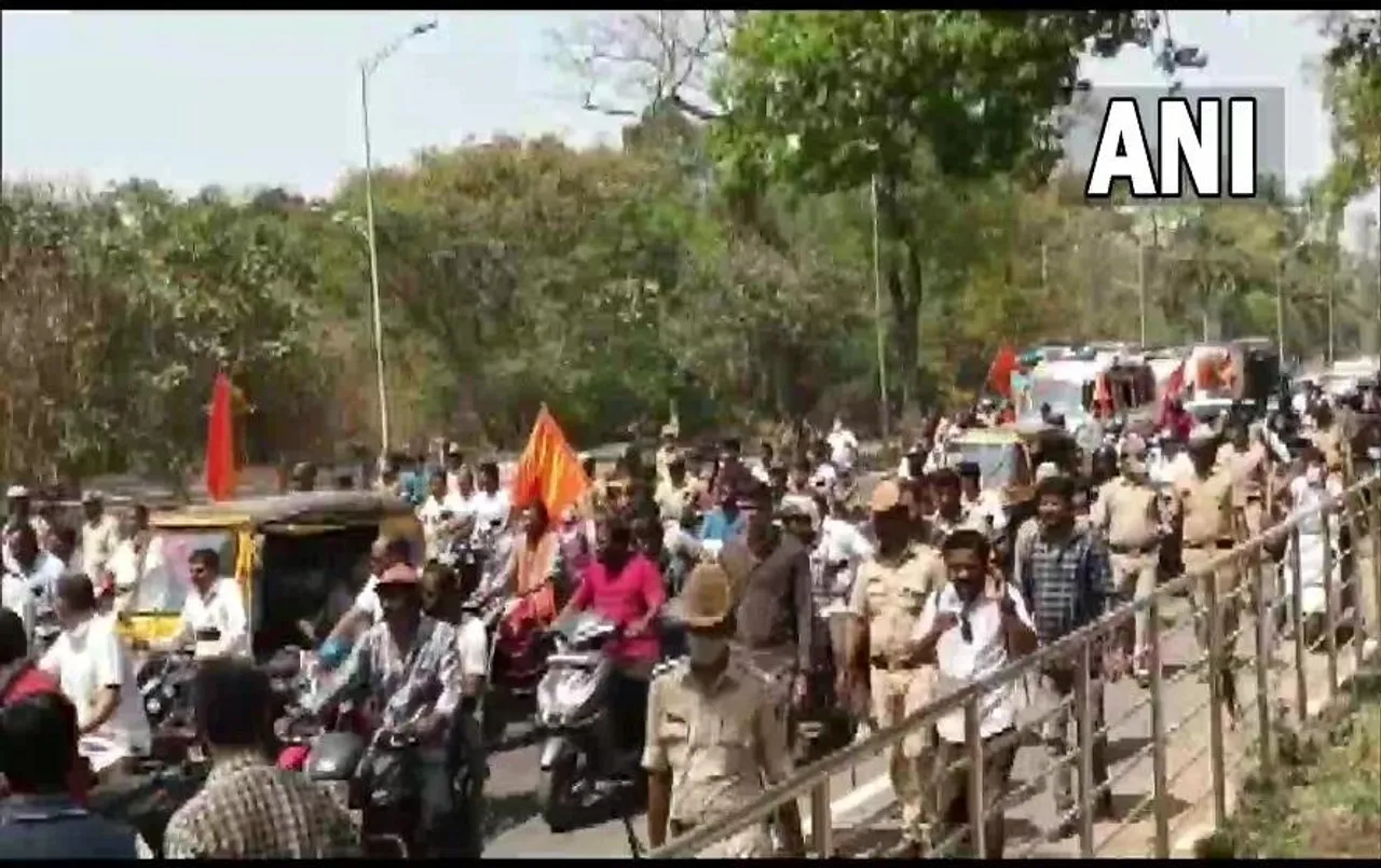 Bajrang Dal update: हर्षा की शवयात्रा के दौरान भड़की हिंसा, हिजाब विवाद में हत्या का आरोप