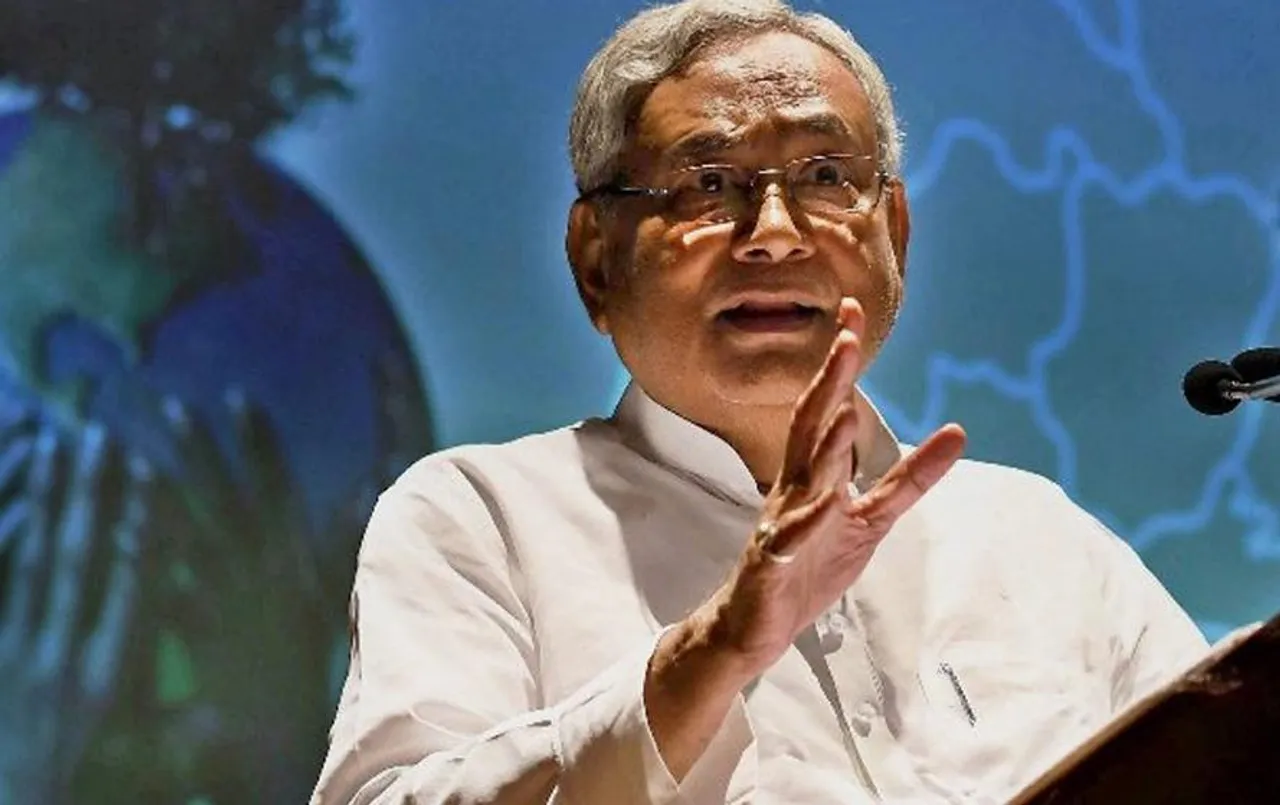 Nitish Kumar Fell: पटना यूनिवर्सिटी के उद्घाटन कार्यक्रम में गिरे सीएम नीतीश कुमार, सुरक्षाकर्मियों ने संभाला