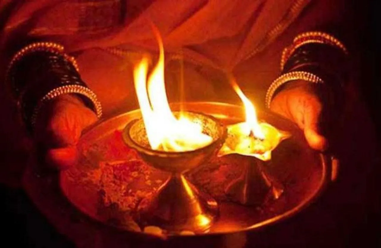 Rules Of Lighting Dipak: क्या हैं हिन्दू धर्म में एक बाती दीपक जलाने के नियम, भूल से भी न करें ये काम