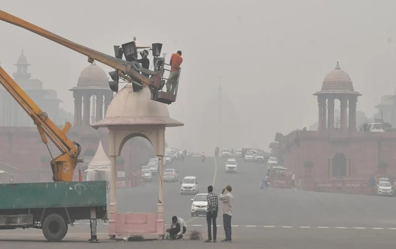 Delhi Air Pollution: दिल्ली में प्रदूषण के स्तर में मामूली गिरावट, AQI ‘बहुत खराब’ श्रेणी में दर्ज